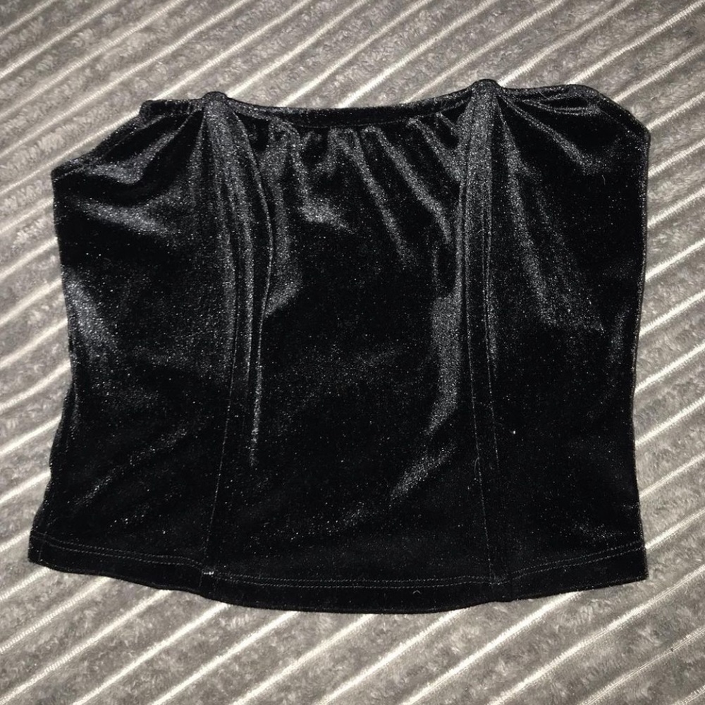 Forever 21 velvet corset 🕷
Size: s